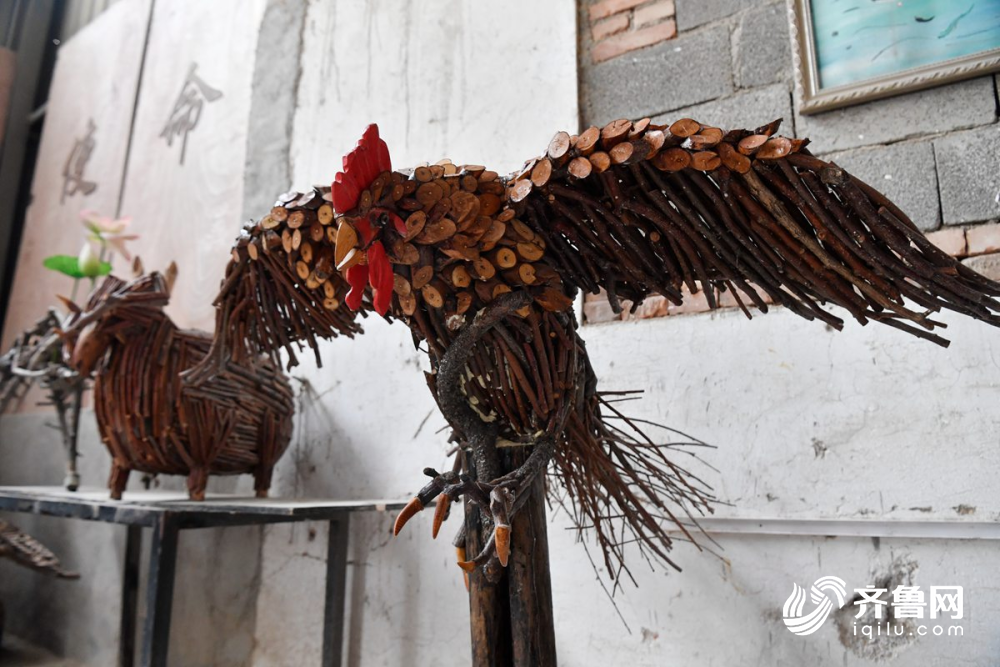 刘飞飞|80后小伙用“废柴”造出“动物王国” 开直播让更多人了解树枝技艺