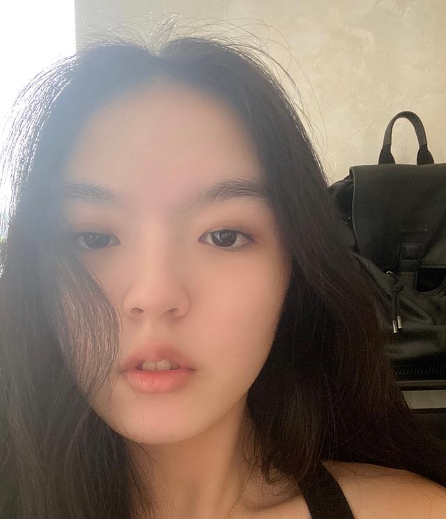 法图麦怼脸晒自拍,下月入大学校园学费50万,哈文四字感慨