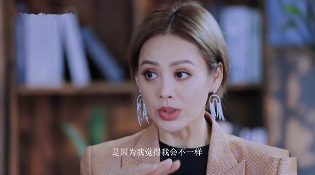 乘风破浪|《乘风破浪》：她是知名度最低的一位姐姐，独自一桌吃饭无人识