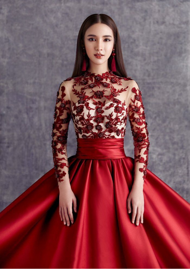 泰国23岁最美变性人yoshi,一袭红衣美丽优雅,网友:身材真好!