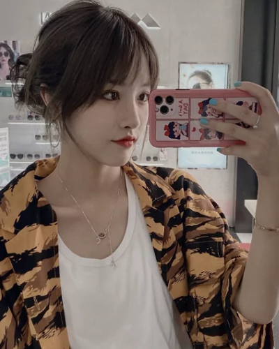 次惑小仙女穿新娘装头戴发箍配上珍珠耳环美到不敢认