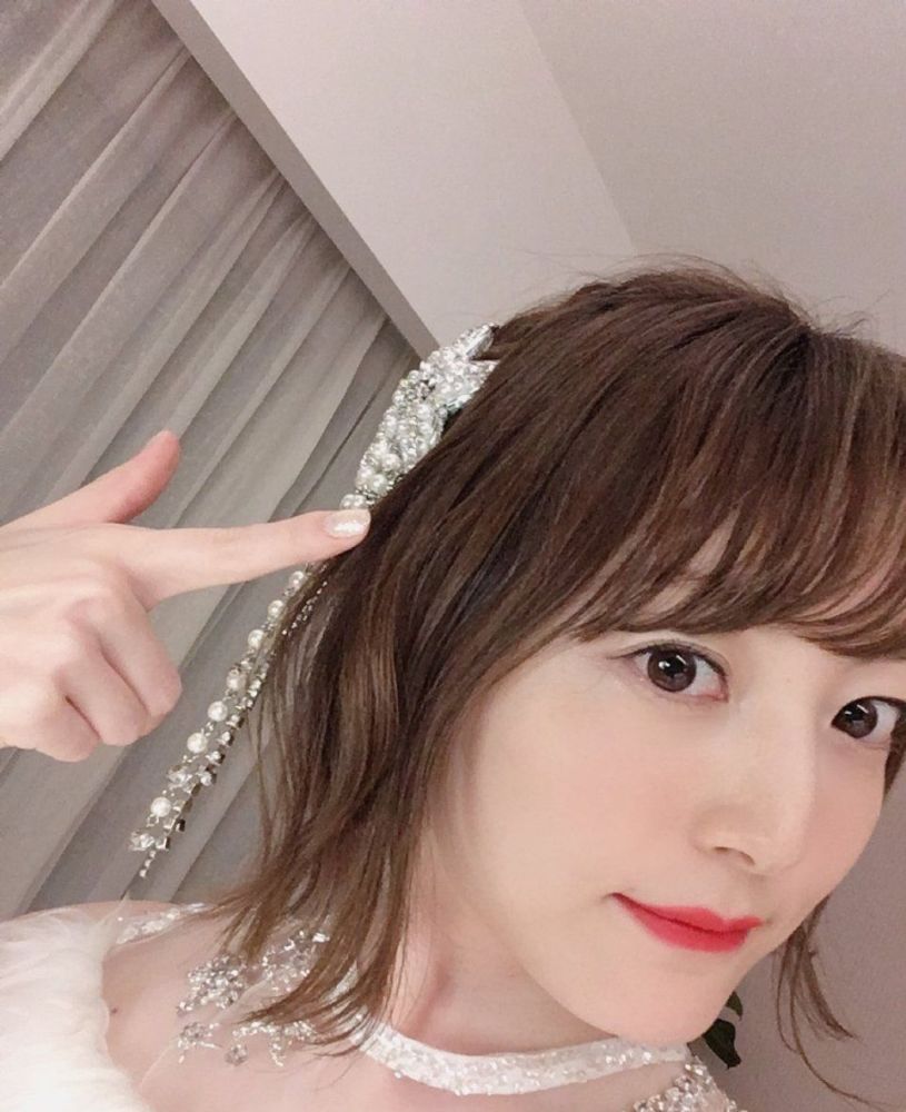 恭喜!花泽香菜官宣与小野贤章结婚了