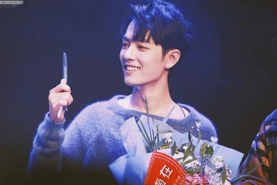 吉尼斯世界纪录|肖战《光点》凭销量创造“吉尼斯世界纪录”，粉丝们可以骄傲一下