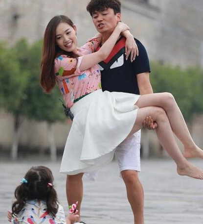 王宝强|马蓉懒理王宝强再婚传闻，晒自拍颜值秒杀现任，粉嫩可爱似少女