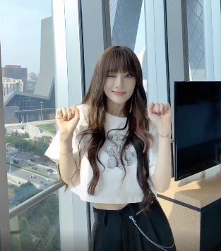 李小璐|即将复出？李小璐暴瘦脸颊凹陷，凌晨还在继续工作