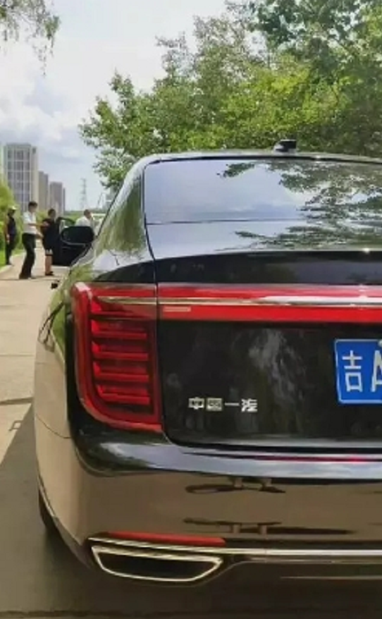 红旗h9实车已上牌挂吉林牌照气场不输奥迪a6l