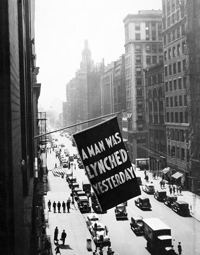 当地的美国青年民主社会党在推特上发布了一张20世纪20年代的黑白历史