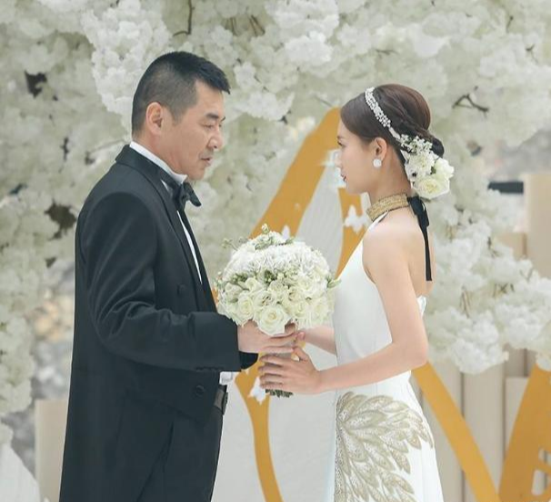 赵露思|刚凭陈芊芊大红，赵露思就学李一桐，新剧跟大18岁的他合作