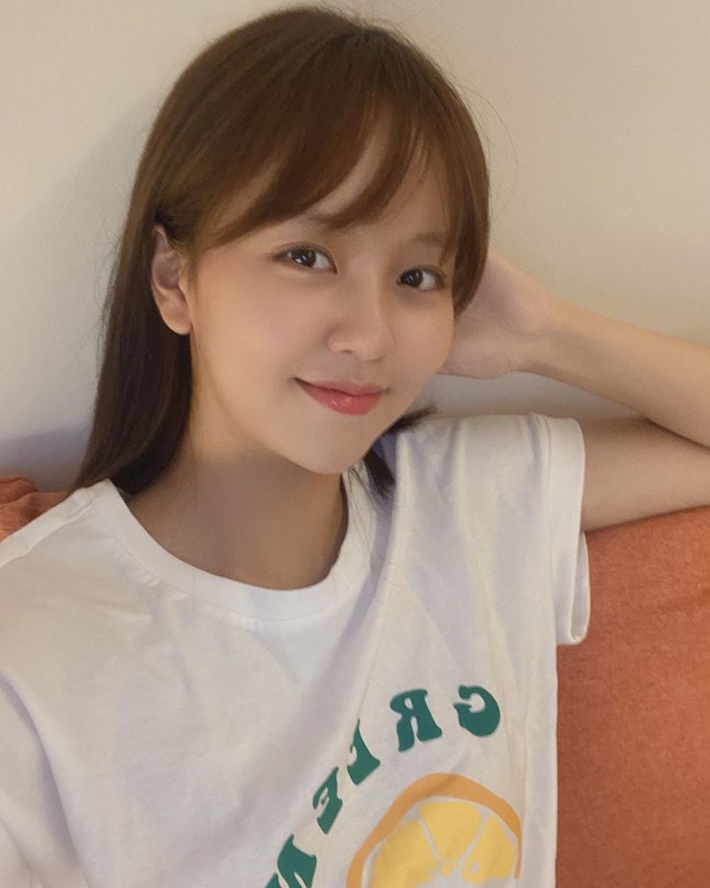 国民妹妹金所炫ins近照人人都会喜欢的可爱女孩