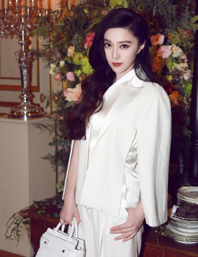 范冰冰|范冰冰卑微成这样？遭网红发“丑照”还主动点赞，但还是有差距的