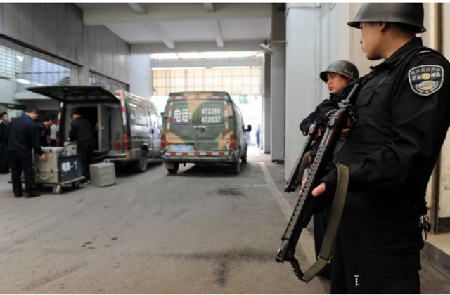 运钞车押运员手里的枪是真的还是假的有人亲身体验过