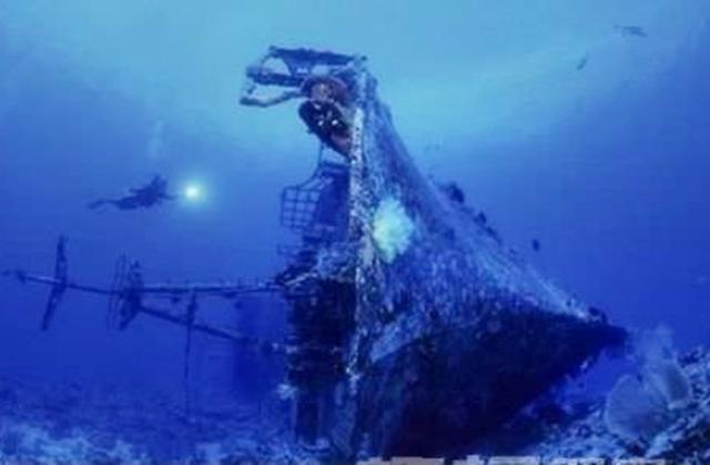 加拿大一个湖泊里一艘幽灵船被发现至今保持着原来的模样