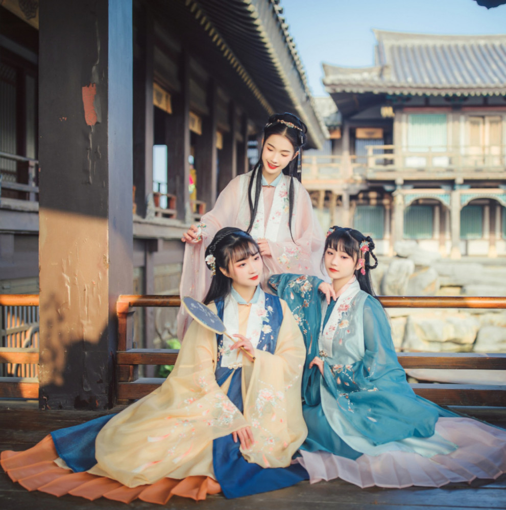 闺蜜款的汉服也太好看了吧吸睛又休闲的夏日穿搭回头率高