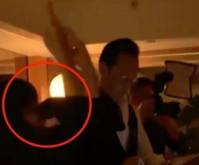 何鸿燊|何鸿燊即将出殡，二女儿却被曝光无情，居家办派对