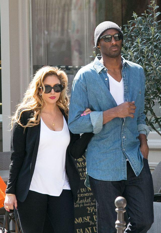 科比去世后,阿泰帮兄弟守护遗孀,瓦妮莎还是给这个男人开了家门