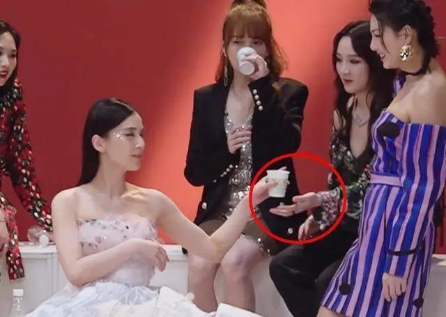 乘风破浪的姐姐|四期过去了，《乘风破浪的姐姐》哪些姐姐败光路人缘？刘芸有点冤