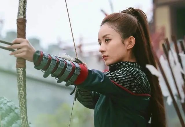 杨幂|女扮男装英气逼人，把女性观众掰弯的演员，你记得几个？