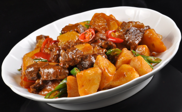 喜欢吃牛肉的小伙伴们注意啦,土豆炖牛肉这么做,土豆比肉更香