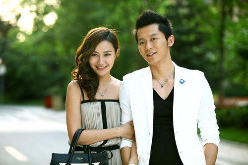 26岁姑娘见公婆故意身背名牌包走出大门马上向男友提出分手