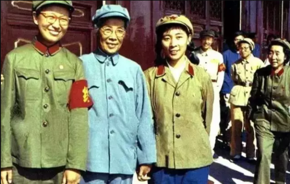林立果22岁参军入伍刚两年就当上空军作战部副部长吴法宪说他是帅才