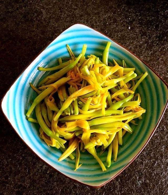 它是夏天"助眠菜",三天吃一回,睡眠如婴儿,好吃美味,宁心安神