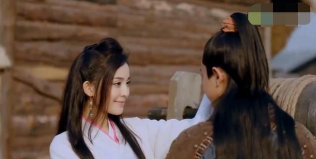 古力娜扎|古力娜扎自曝曾在周杰伦MV里骑过马，吐槽当年自己太丑了