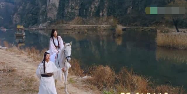古力娜扎|古力娜扎自曝曾在周杰伦MV里骑过马，吐槽当年自己太丑了