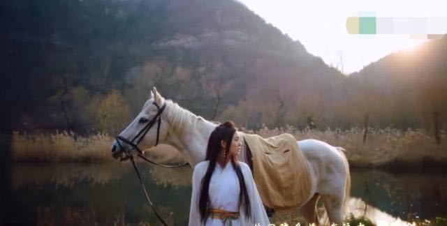 古力娜扎|古力娜扎自曝曾在周杰伦MV里骑过马，吐槽当年自己太丑了