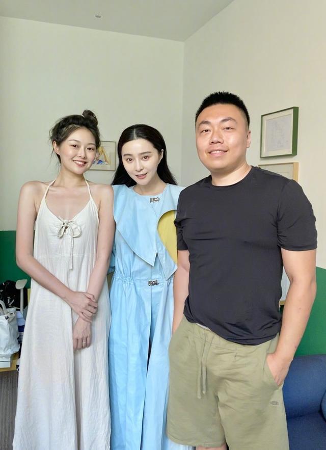 范冰冰|绿茶中的战斗机！女网红和范冰冰合影想搞艳压，P图只P自己遭怒怼！