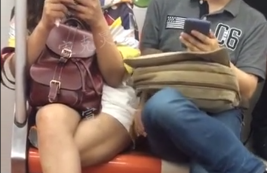 上海地铁现"咸猪手"!拘了