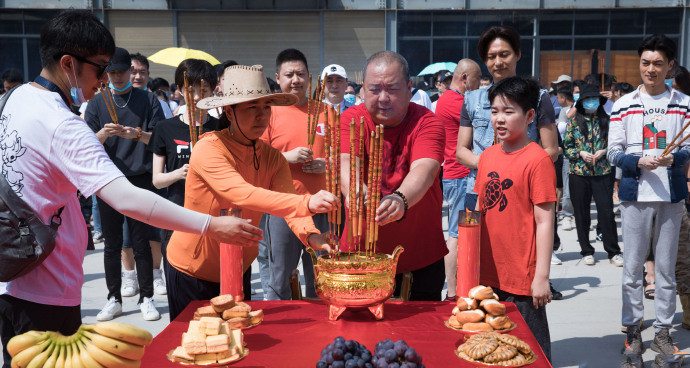 黄晓明|黄晓明新片再当主角，王劲松倪大红做配，他为何屡屡能被正剧青睐