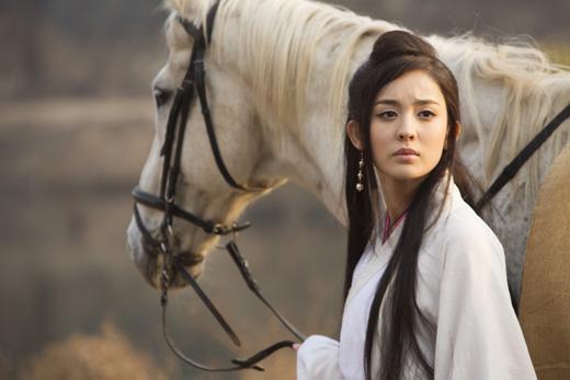 古力娜扎|拍了那么多古装戏，古力娜扎竟没骑过真马，只在周杰伦MV中骑过