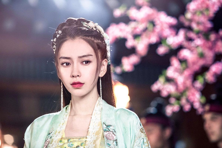 angelababy|8千万片酬降至百万，“限薪令”成效明显，Angelababy陷入窘境