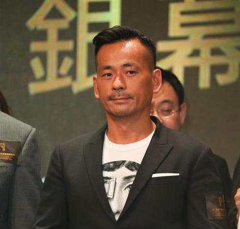 新一代赌王周焯华,"狠心"抛弃4年生3胎的情人,背后不简单