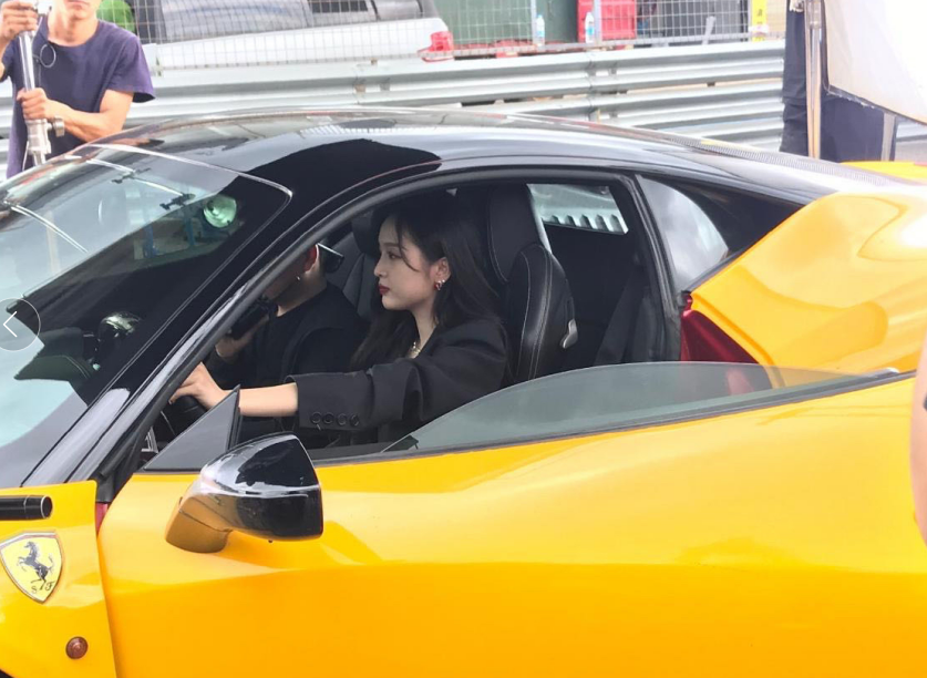吴宣仪录制新综艺,谁注意到她开的车,贫穷限制了想象