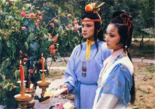 晴雯|晴雯连家乡父母都不记得，为什么临死却叫了一夜的娘？