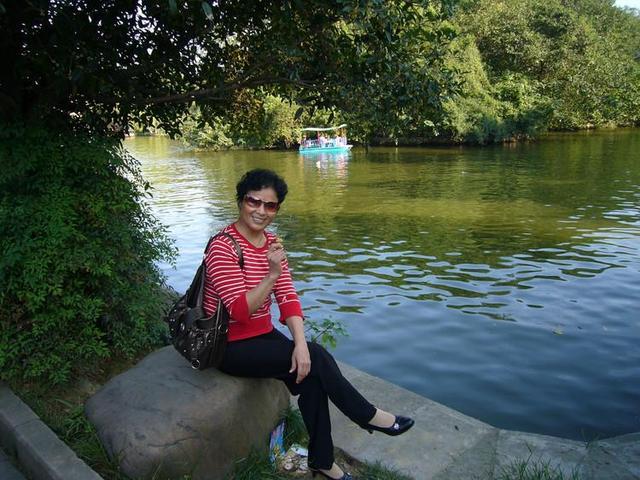 50岁的单身女人如何规划自己的后半生