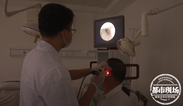 特别惊人男子觉得耳朵痒检查才发现里面有虫