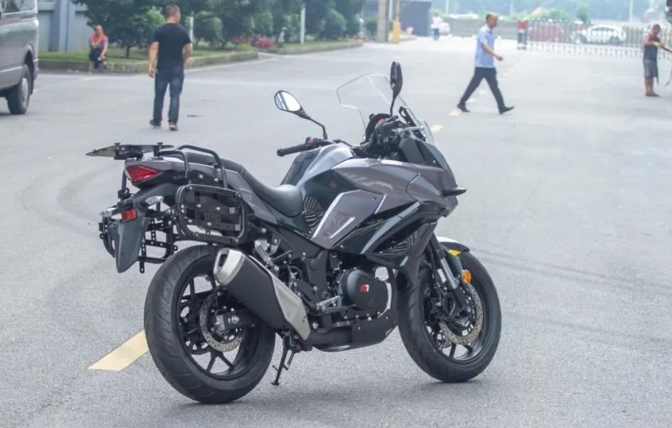 诺马首款拉力摩托旅行者255gt亮相售价可能在15万之内