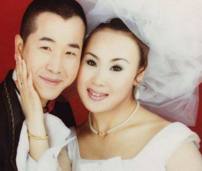 乡村爱情|《乡村爱情》新“刘能”亮相？在广坤家吃饭，头比王小利更圆更亮