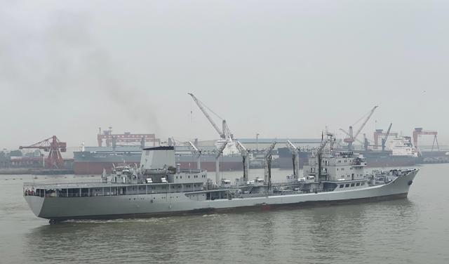 2018年8月,我们迎来了其三号舰881洪泽湖舰退役的消息,它是该型第二艘