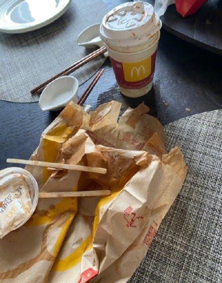 麦当劳|安以轩投诉孕期被外带热饮烫伤，麦当劳：非大陆产品，已转达提醒
