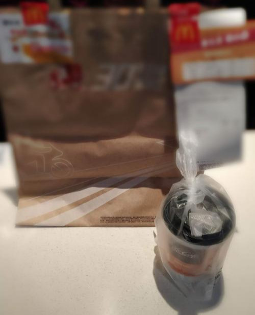 麦当劳|安以轩投诉孕期被外带热饮烫伤，麦当劳：非大陆产品，已转达提醒