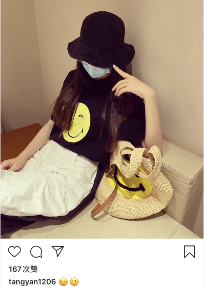 唐嫣|唐嫣产后首晒半身照，秀发垂肩胳膊纤细，坐下肚子毫无赘肉身材好