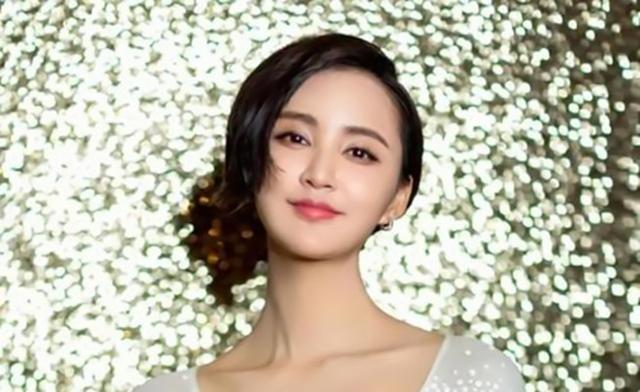 张歆艺|39岁张歆艺因二胎压力大？当众泪崩惹人怜，生一胎时已是高龄产妇