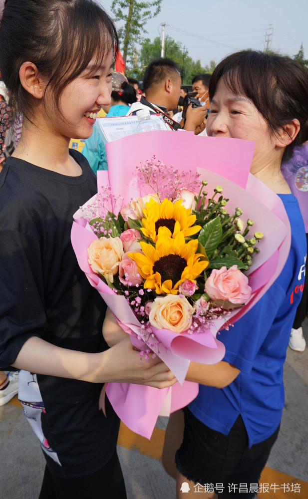 高考送花送幾朵_高考送花好嗎_高考送花應(yīng)在哪一天送