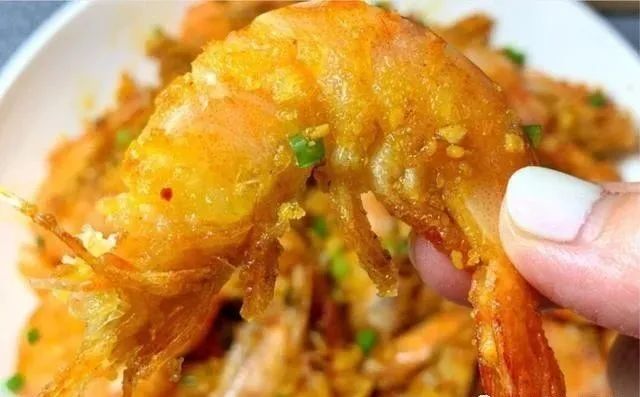 咸香酥脆的咸蛋黄椒盐脆皮虾虾肉鲜嫩q弹一口下去超满足