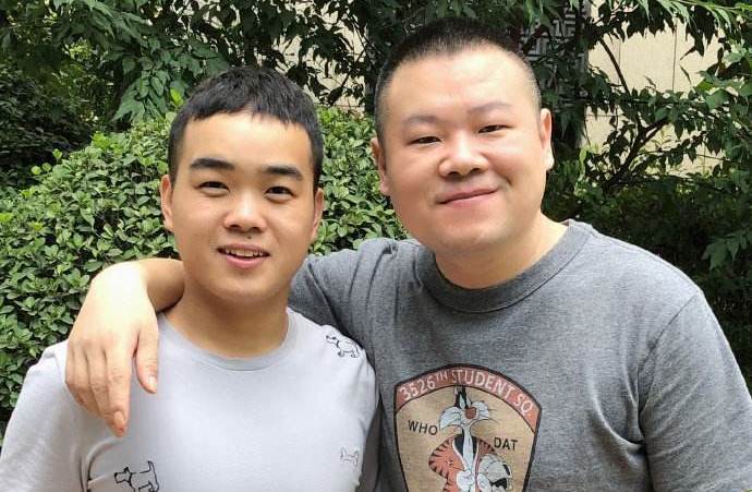 岳云鹏|德云社岳云鹏发文，称一辈子都离不开助理，什么事让他这么感动？