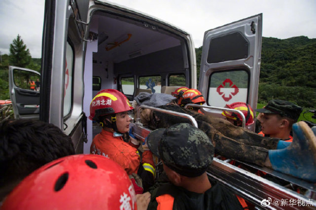 生死营救!湖北黄梅山体滑坡 现场
