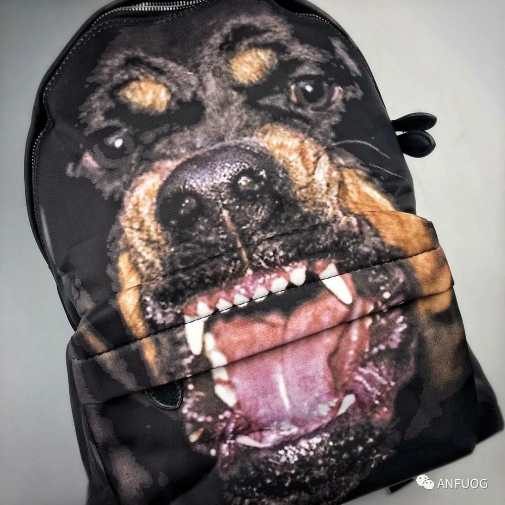 纪梵希狗头印花双肩书包 原版五金搭配原版印花防水布背包 每一个细节